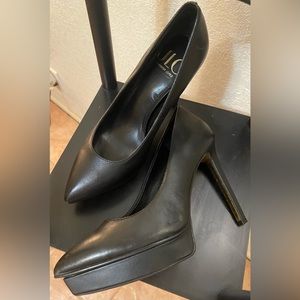 JLO Jennifer Lopez Black leather Platform Heel. Size 6.5 gently worn.